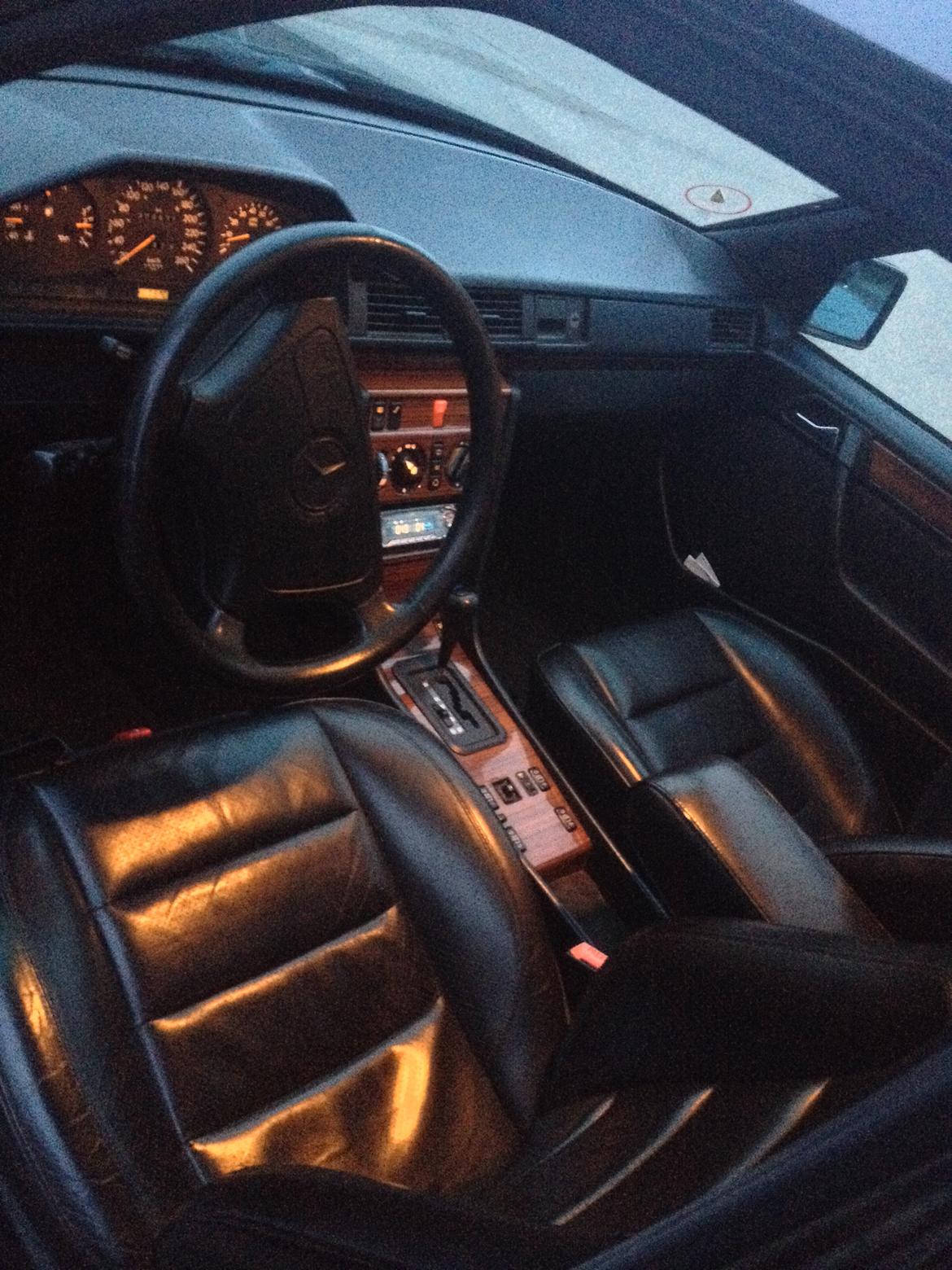 Mercedes Benz W124 300 E-24 billede 18