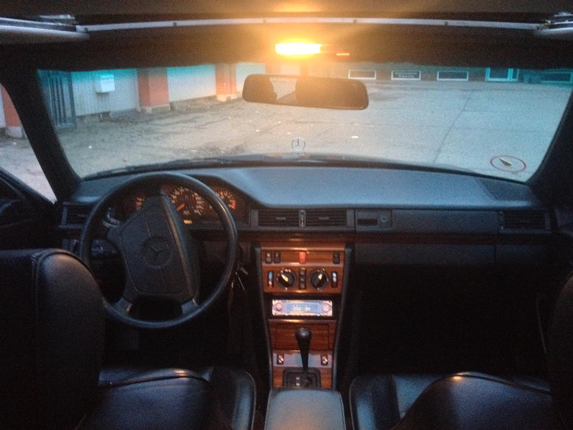 Mercedes Benz W124 300 E-24 billede 20