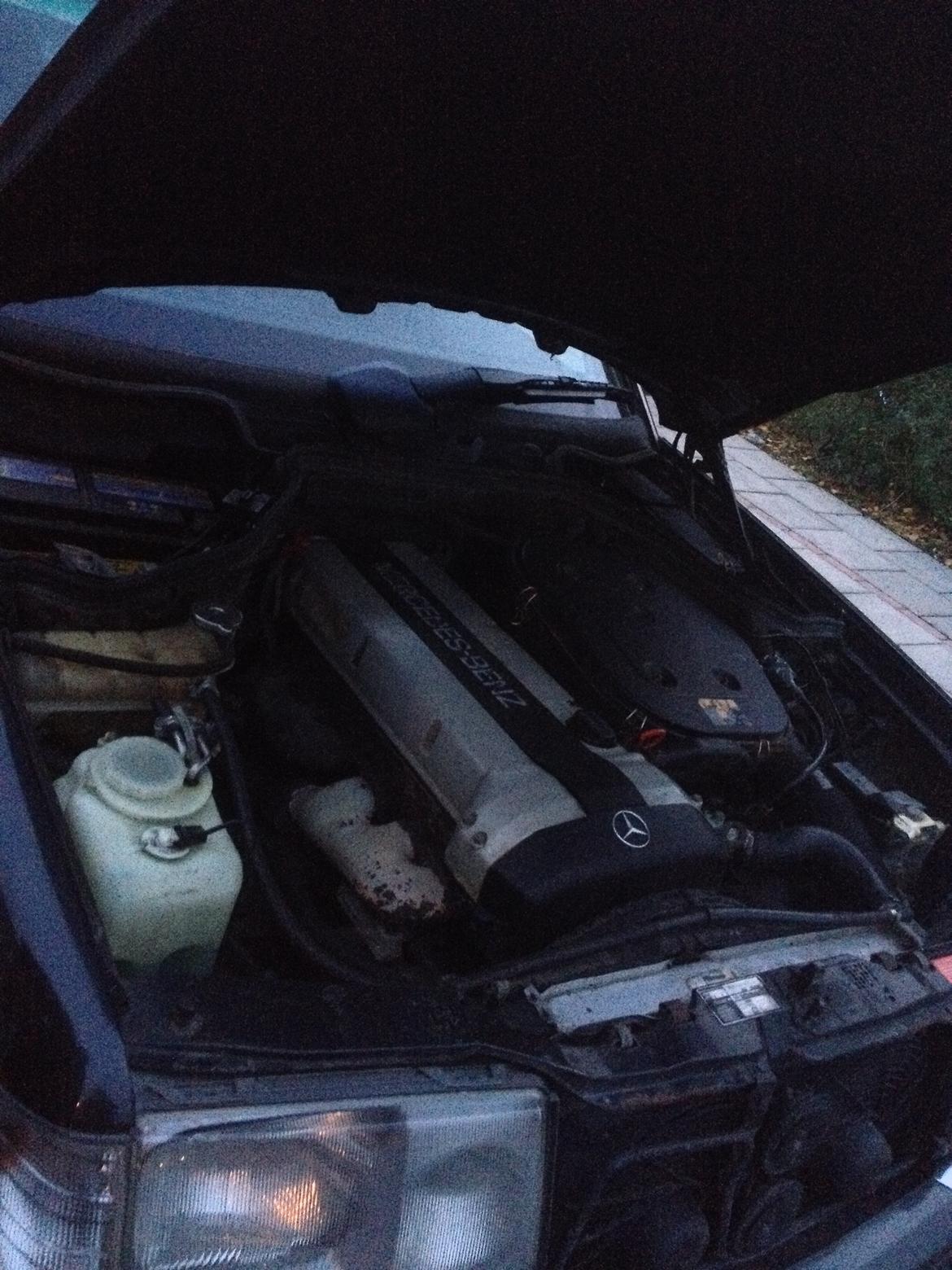 Mercedes Benz W124 300 E-24 billede 25