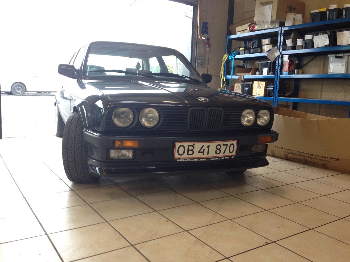 BMW E30 320 billede 2