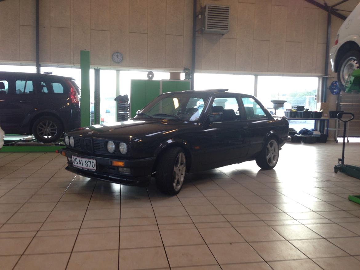 BMW E30 320 billede 3