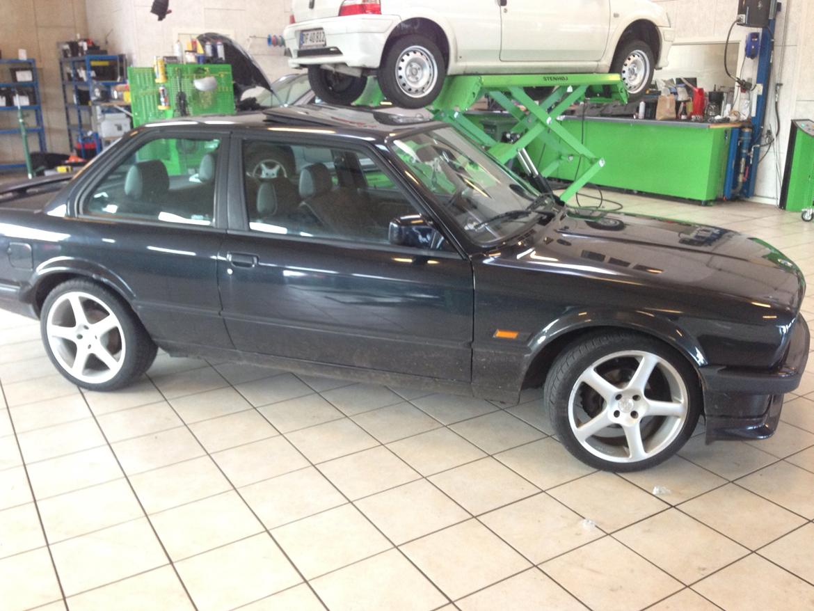 BMW E30 320 billede 4