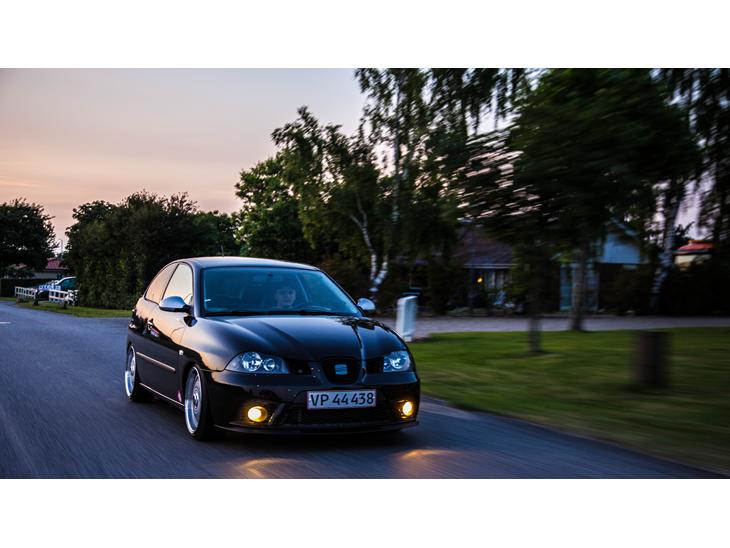 {{currentPhoto.altText}} billede {{currentPhoto.number}}