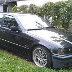 BMW E36 320i
