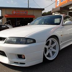 Nissan Skyline R33 GTR