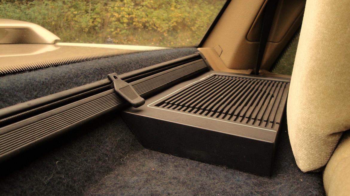 Volvo 740 GLT 16V - Grand Luxe Touring - Rullegardin og original højtalerkasse dog med Rockford Fosgate højtaler. billede 15