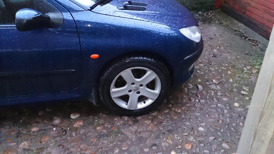 Peugeot 206 1,6 XT [Død] - Så kom der vinterfælge på.. Mon der er fyldt lidt ud? billede 12
