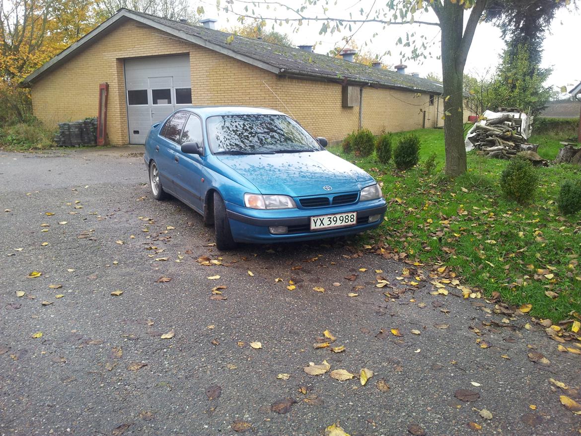 Toyota carina e billede 1