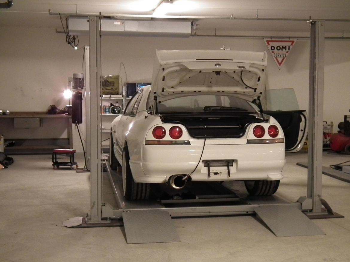 Nissan Skyline R33 GTR - I værkstedet, forbereder bilen til DHB. billede 3