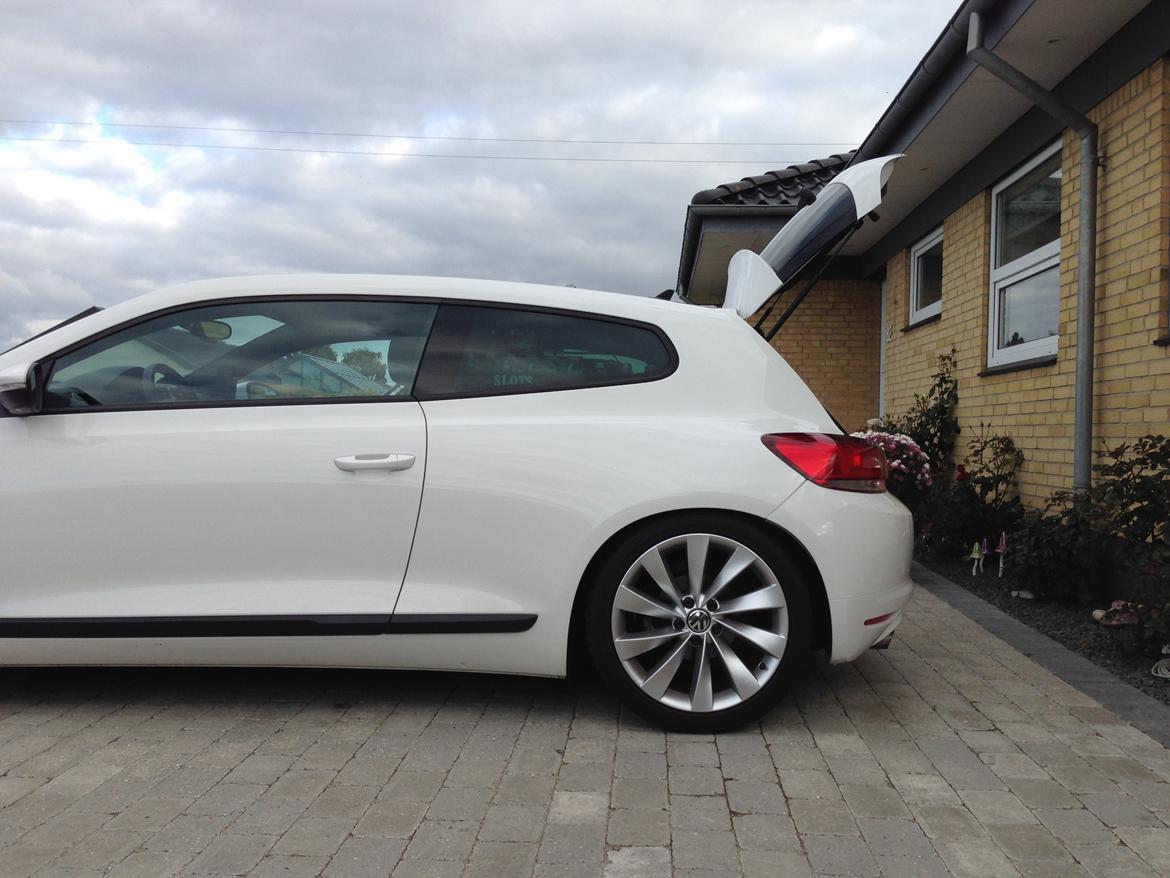 VW Scirocco 1.4 TSI DSG - Sciroccoen skal nok sænkes til sommer :D haha. billede 1