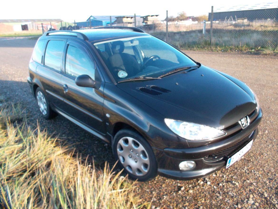 Peugeot 206 1,6 S 16 SW     Totalskadet billede 2