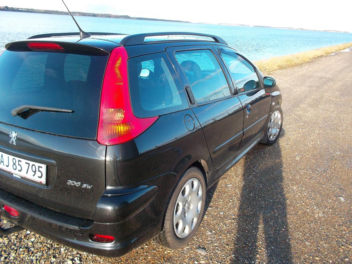 Peugeot 206 1,6 S 16 SW     Totalskadet billede 3