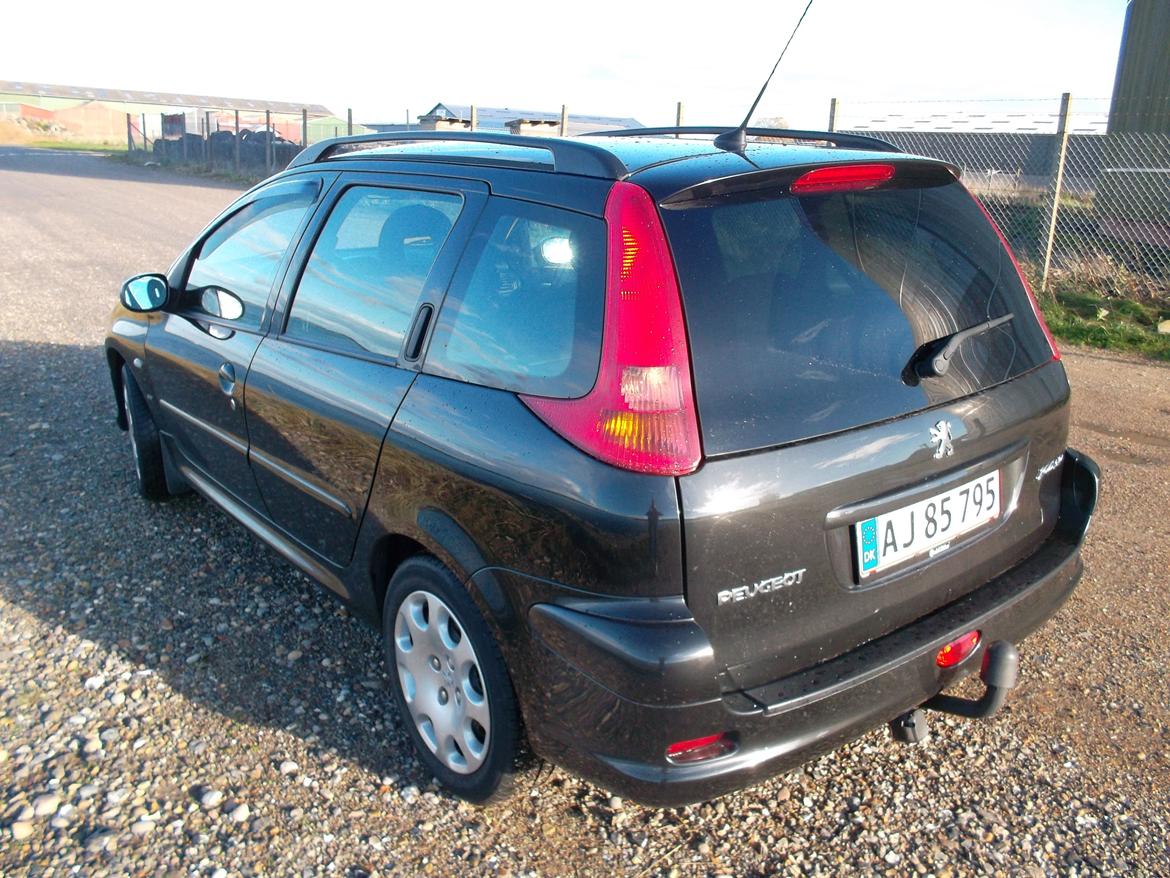 Peugeot 206 1,6 S 16 SW     Totalskadet billede 5