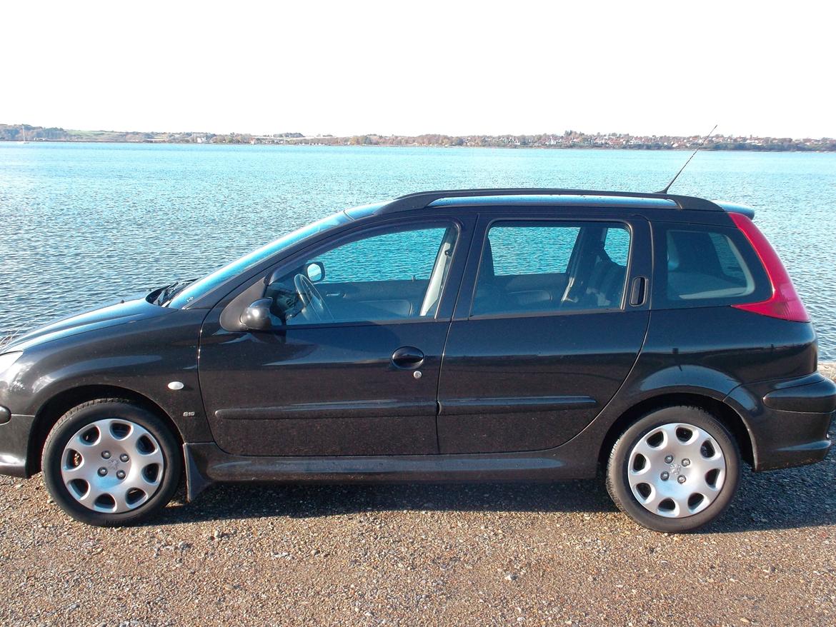 Peugeot 206 1,6 S 16 SW     Totalskadet billede 6