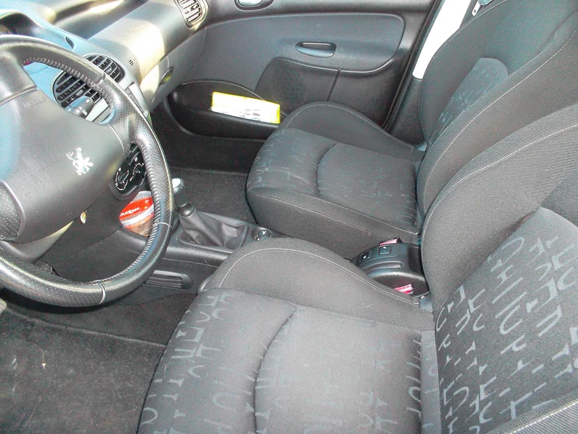 Peugeot 206 1,6 S 16 SW     Totalskadet billede 11