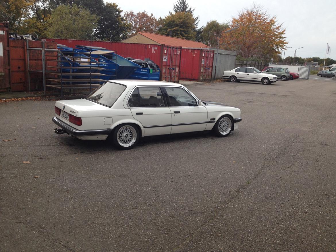 BMW E30 320I billede 17