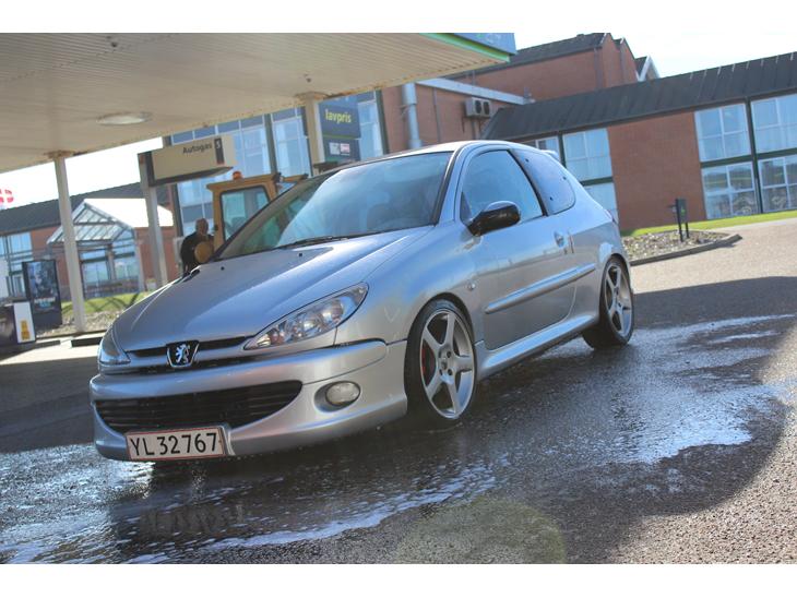 {{currentPhoto.altText}} billede {{currentPhoto.number}}