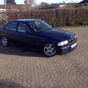 BMW E36 320i