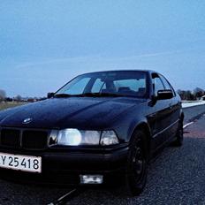 BMW E36 320i