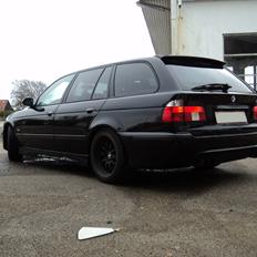 BMW 528i