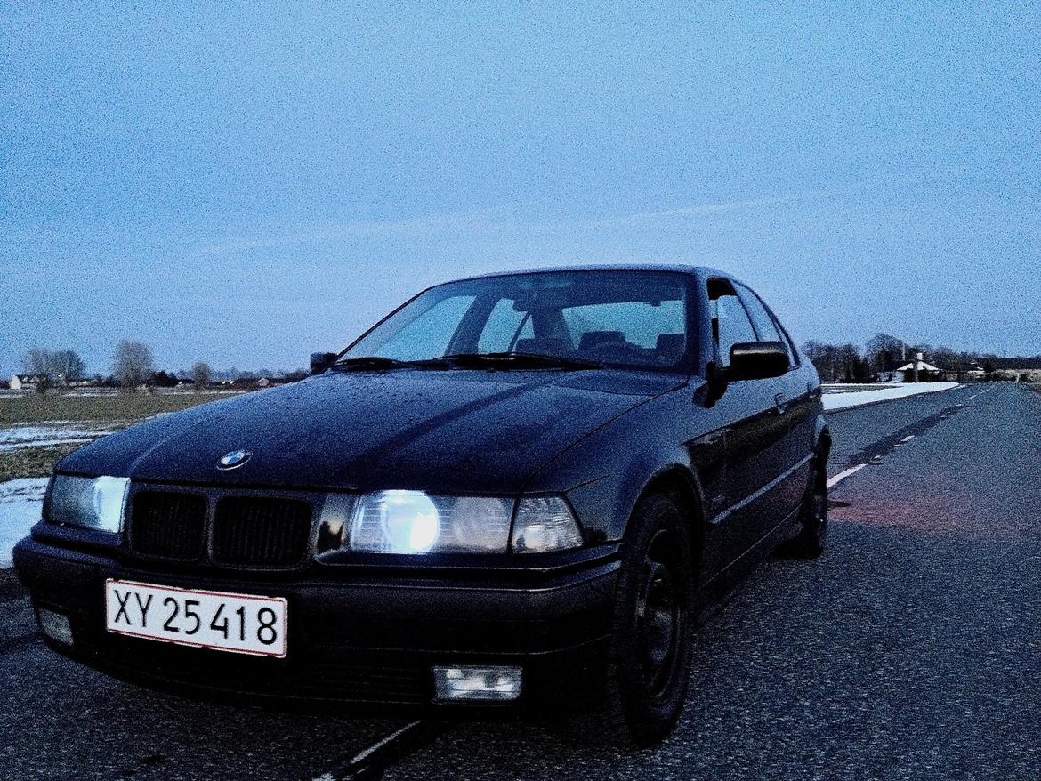 BMW E36 320i billede 1