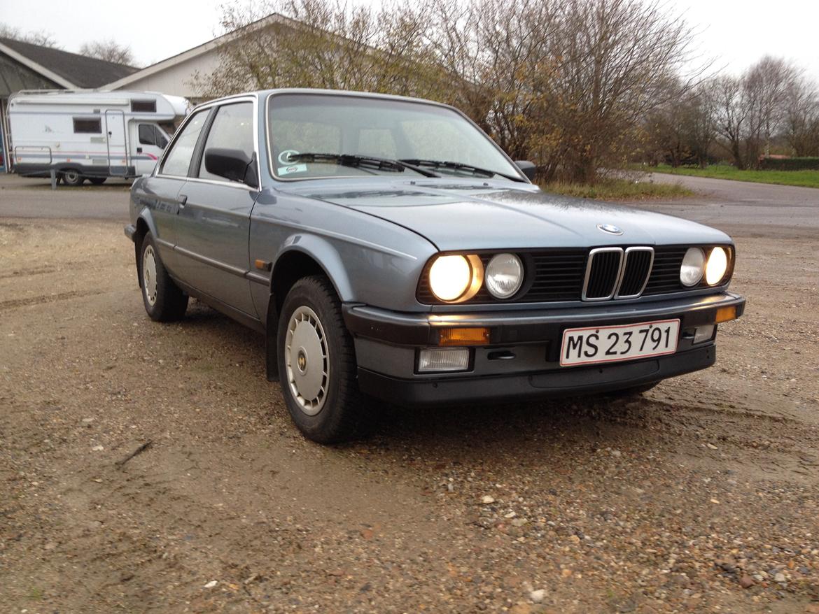 BMW E30 320i billede 2