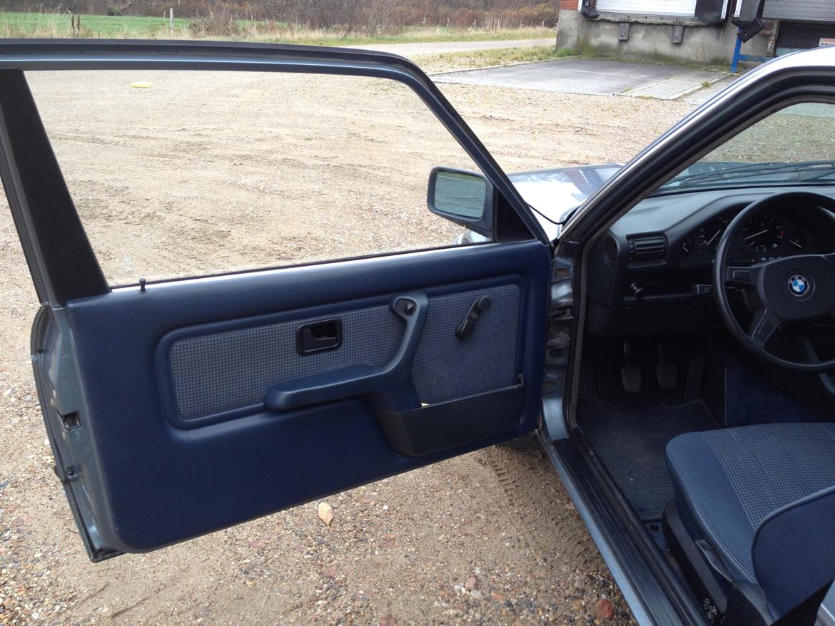 BMW E30 320i billede 6