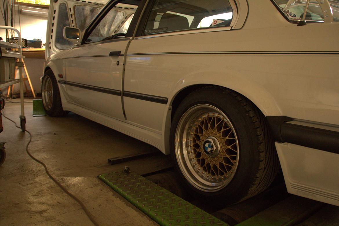 BMW E30 320i billede 4