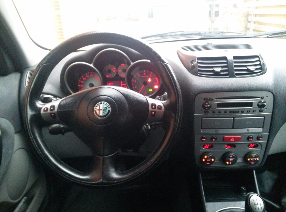 Alfa Romeo 147 SOLGT billede 6