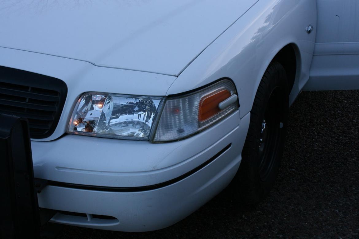 Ford Crown Victoria - Police Interceptor - De blinklys der sidder udenpå lygterne, er fjernet, det var lovkrav fra da bilen var registreret i DK billede 3