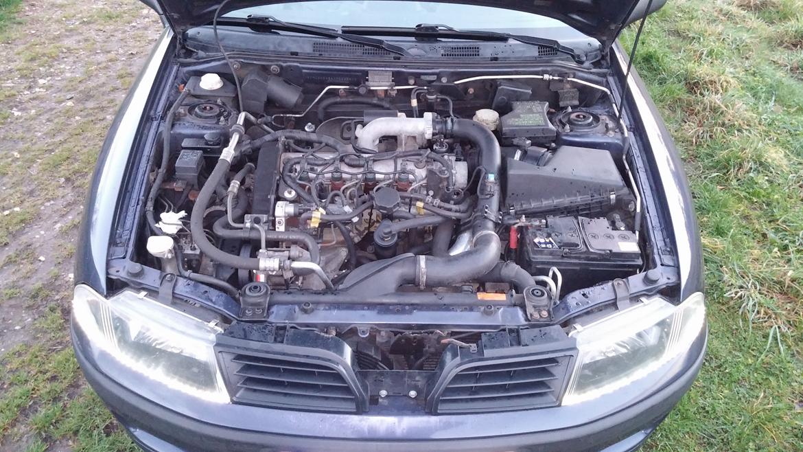 Mitsubishi Carisma Sport - Har motor dækslet, men har endnu ikke taget mig sammen til at få det monteret efter "tilkøring". billede 8