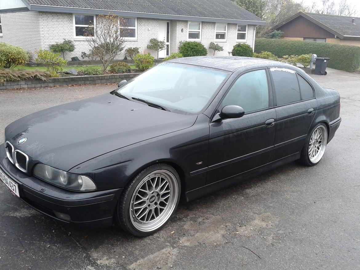 BMW BMW E39 528I billede 1