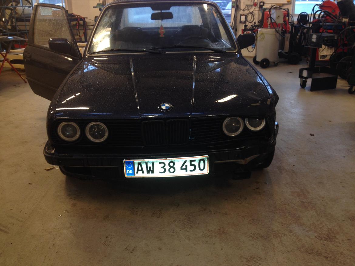BMW E30 320i 2 dørs "DØD" billede 11