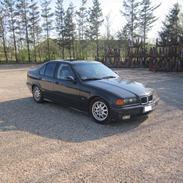 BMW E36 320i Sedan