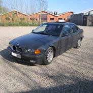 BMW E36 320i Sedan