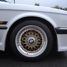 BMW E30 320i