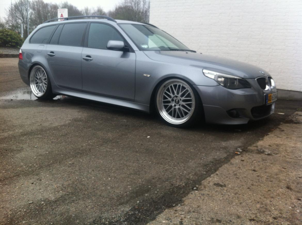 BMW E61 525d med panorama tag billede 1