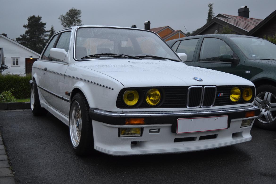 BMW E30 320i billede 6