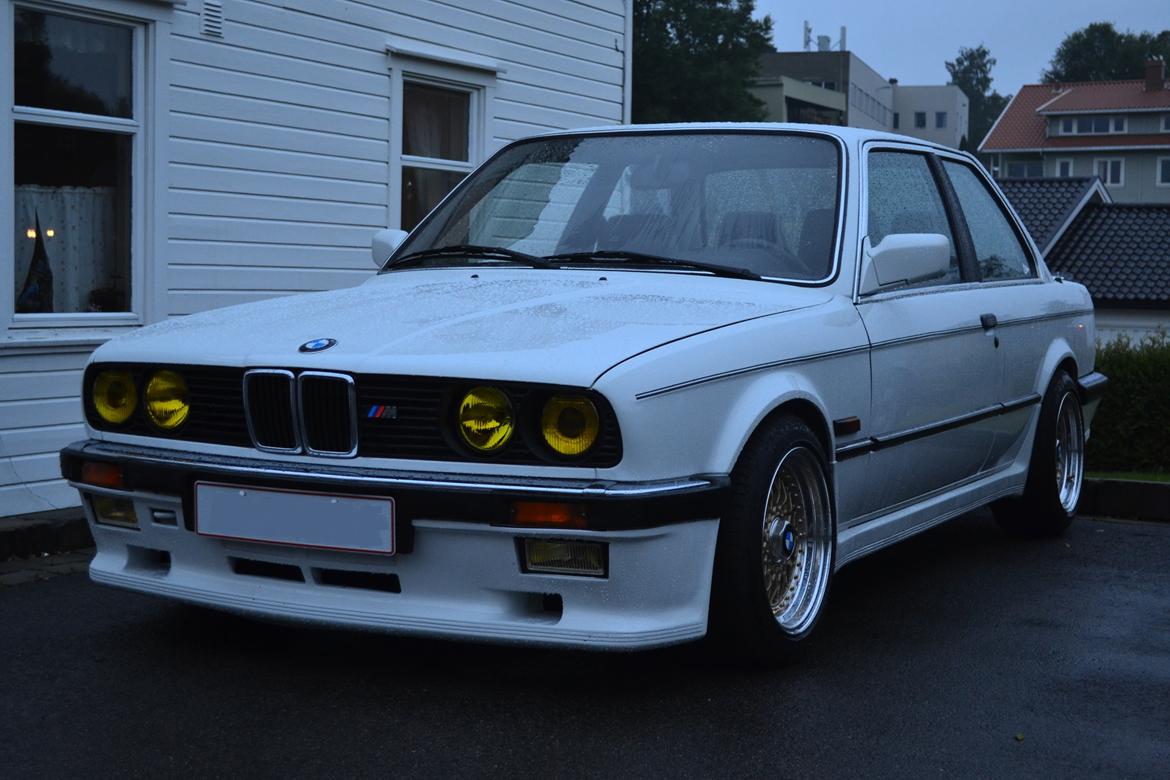 BMW E30 320i billede 2