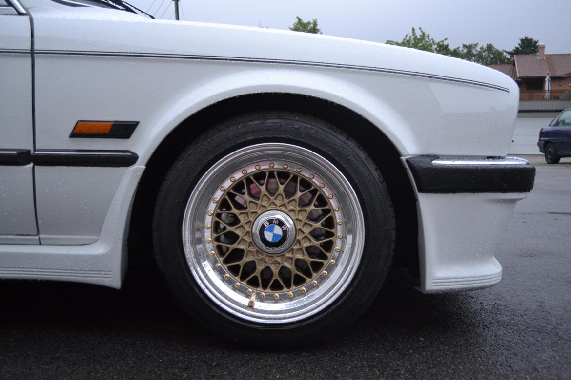 BMW E30 320i billede 3