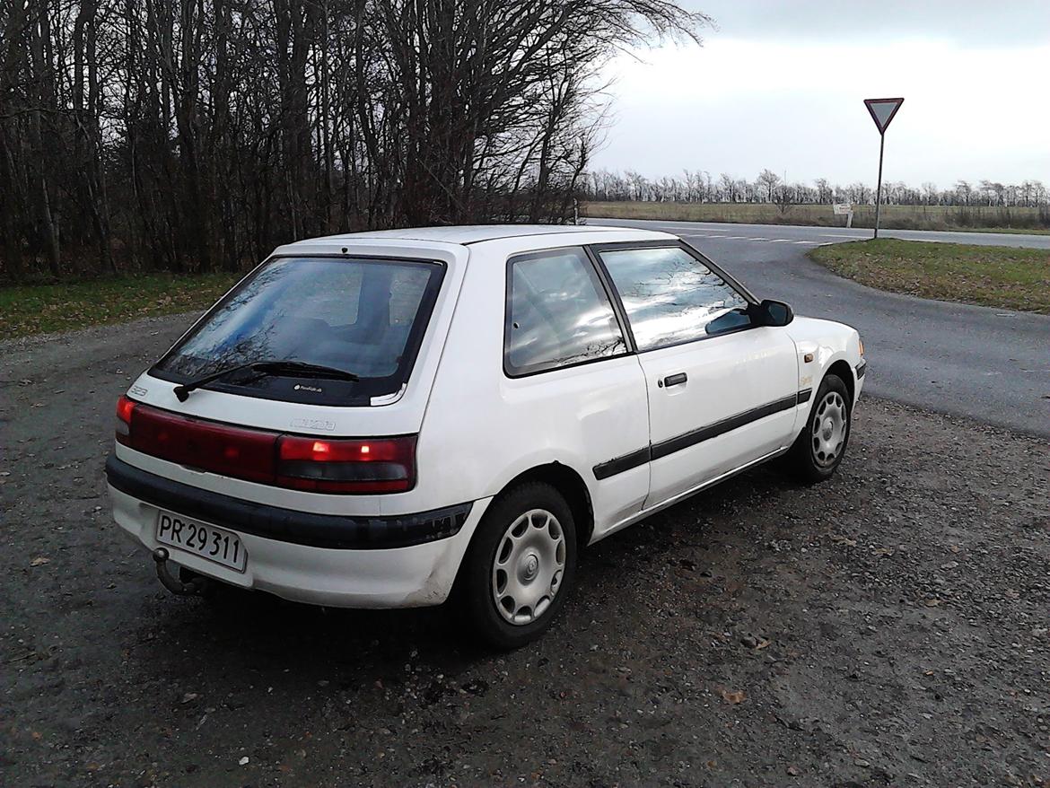 Mazda 323 Hatchback billede 3
