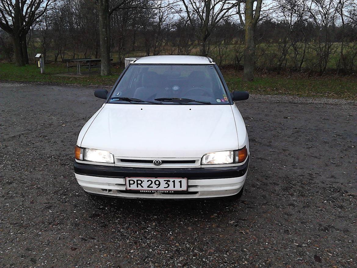 Mazda 323 Hatchback billede 2