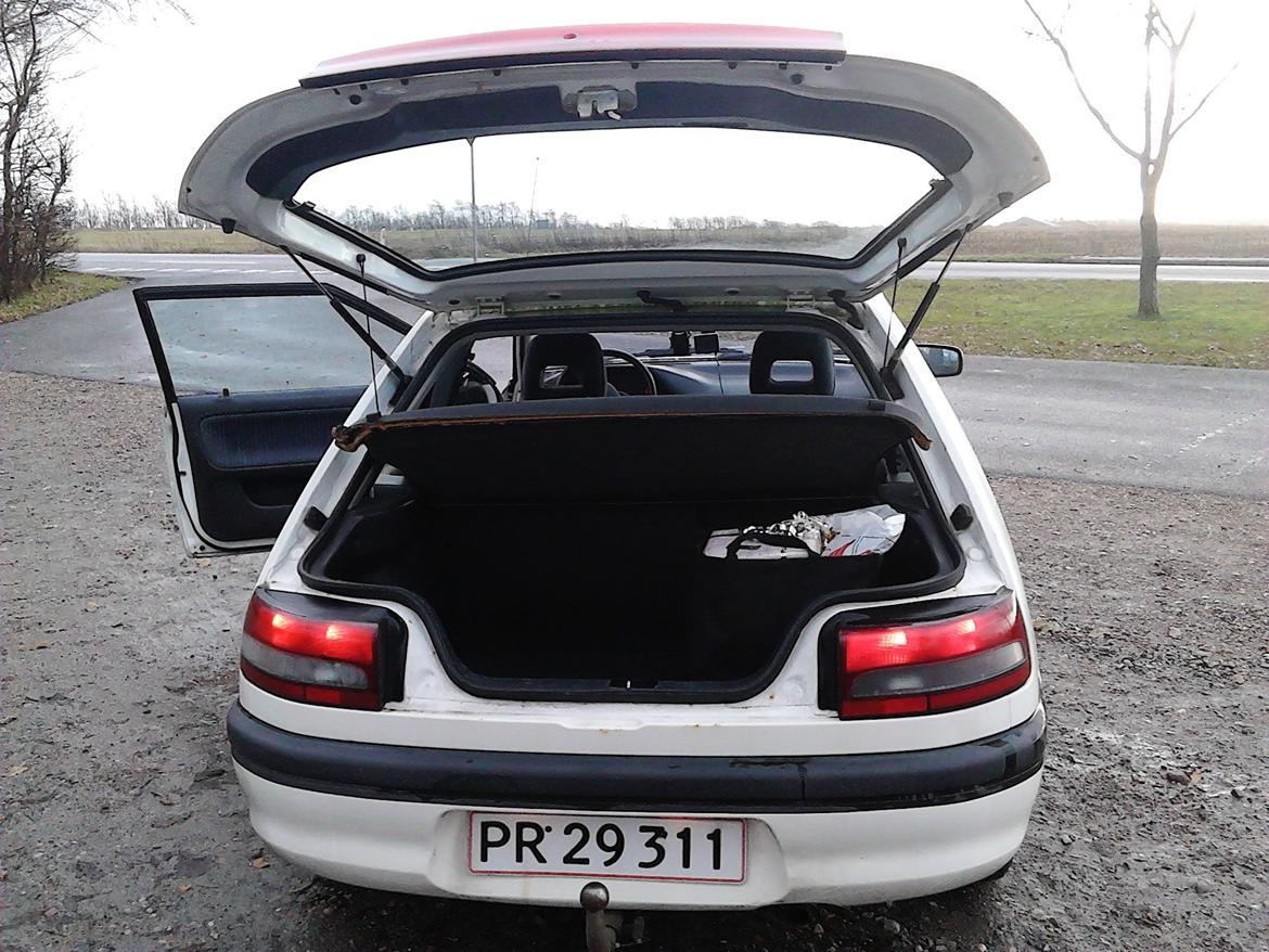 Mazda 323 Hatchback billede 9