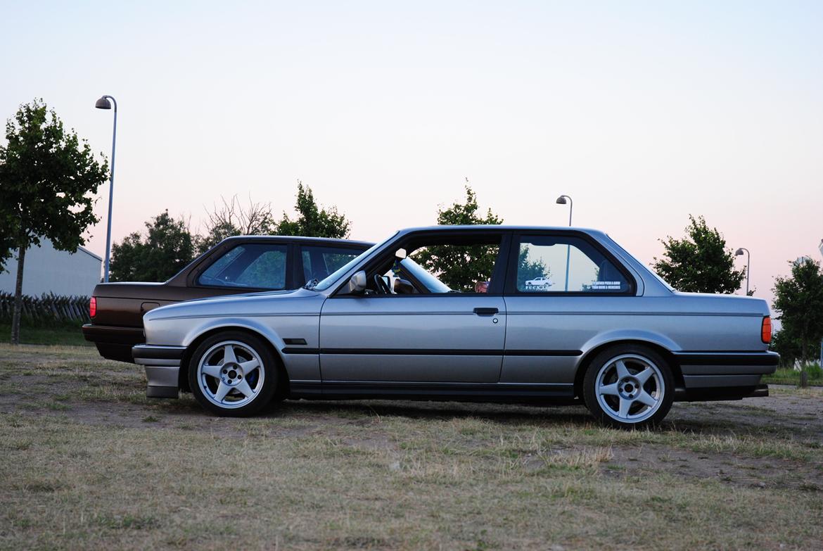 BMW E30 320i billede 2