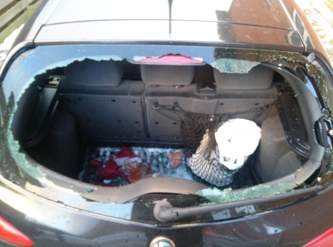 Alfa Romeo 147 SOLGT - Tagsten gennem bagruden i nat - Tak til orkanen Bodil  billede 17