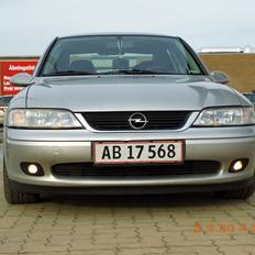 Opel vectra b facelift sedan