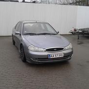 Ford mondeo 2,5 v6 sedan