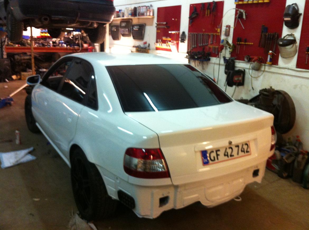 Audi a4 - ser bedre og bedre ud alle  alle ruder skiftet og lister org. Audi dele billede 10