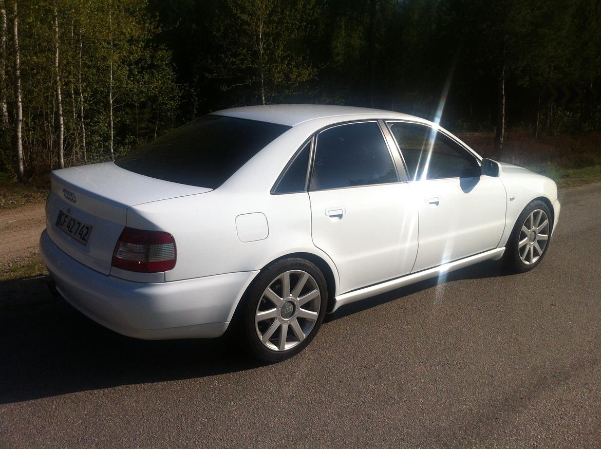 Audi a4 - fed farve til den :-) mangler fælge fra maler billede 17