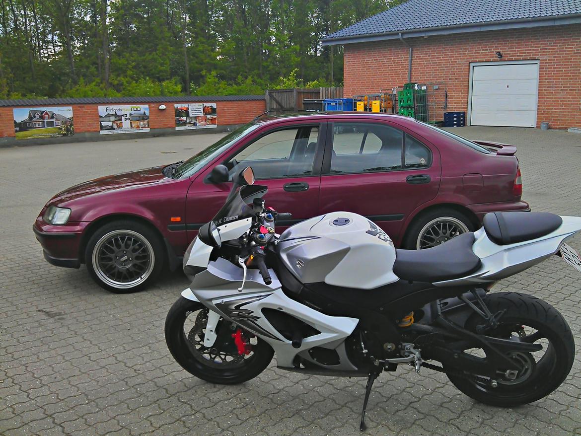 Honda Civic 1.6i LS MB1 - I godt selskab med min brors GSXR 1000. billede 4